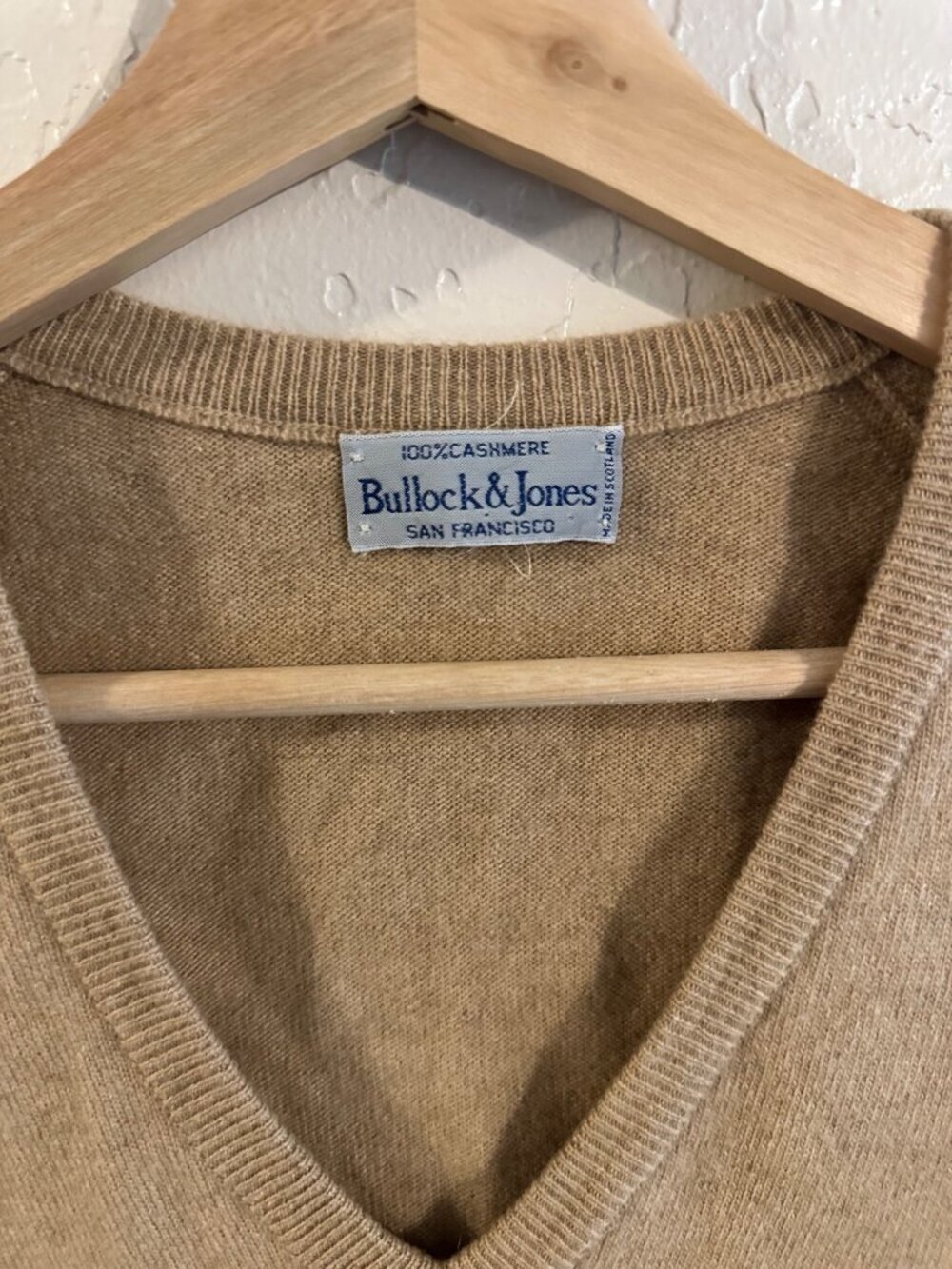 100% Cashmere Tan Sleeveless V Neck Fall Buttery Soft Sweater Vest - Picture 5 of 8